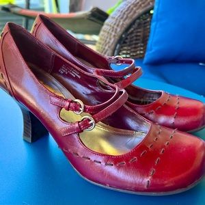 Size 8 Retro Burgundy Pumps